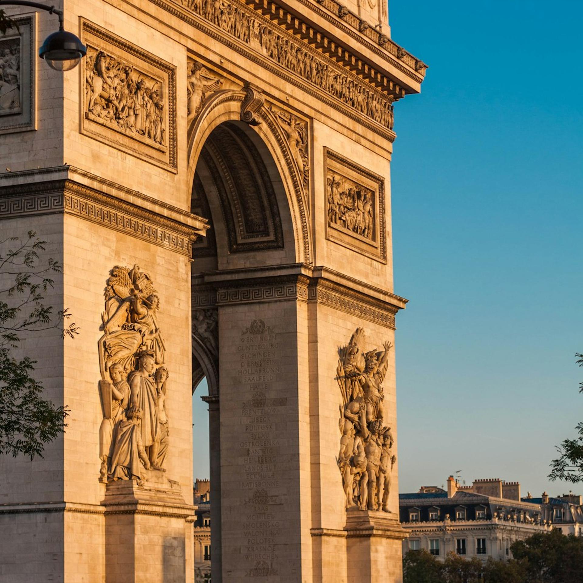 Summer Club – Champs-Élysées Rooftop Network Collaborate & Create Impact. 🧩🤝🍹🏛️